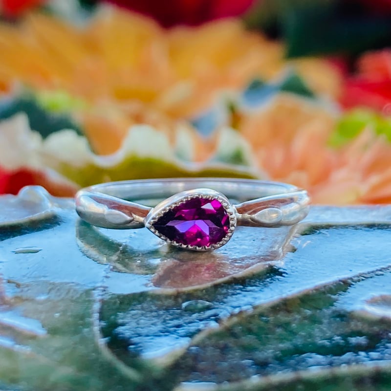 古希祝い 2月誕生石】アメジスト ペアシェイプ 一粒デザインリング/雨