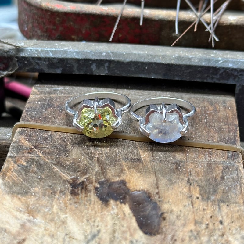 ねこの匠枠リング｜猫カット カルセドニー〈個性きらめくセッティング〉 ねこの匠枠リング｜猫カット カルセドニー〈個性きらめく