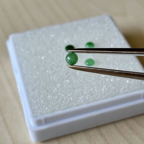 【メレサイズ】ヒスイ4石セット 天然石ルース ラウンド 約3mm カボション