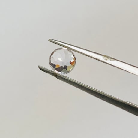 クンツァイト0.72ct ラウンド ブリリアンカット