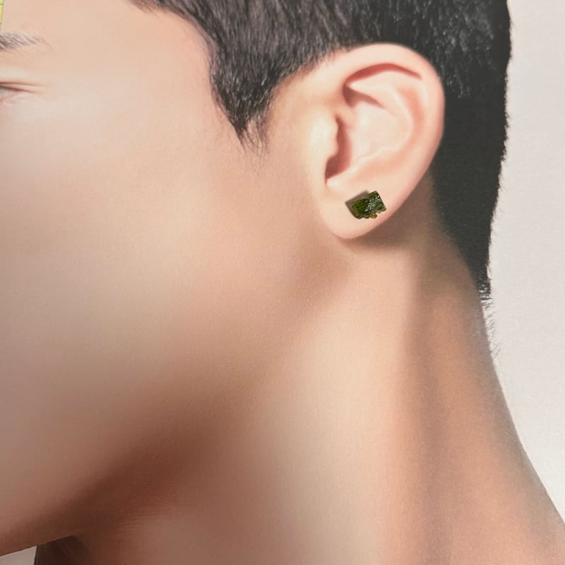 グリーントルマリン原石ピアスセット｜個性きらめく、天然石の一点