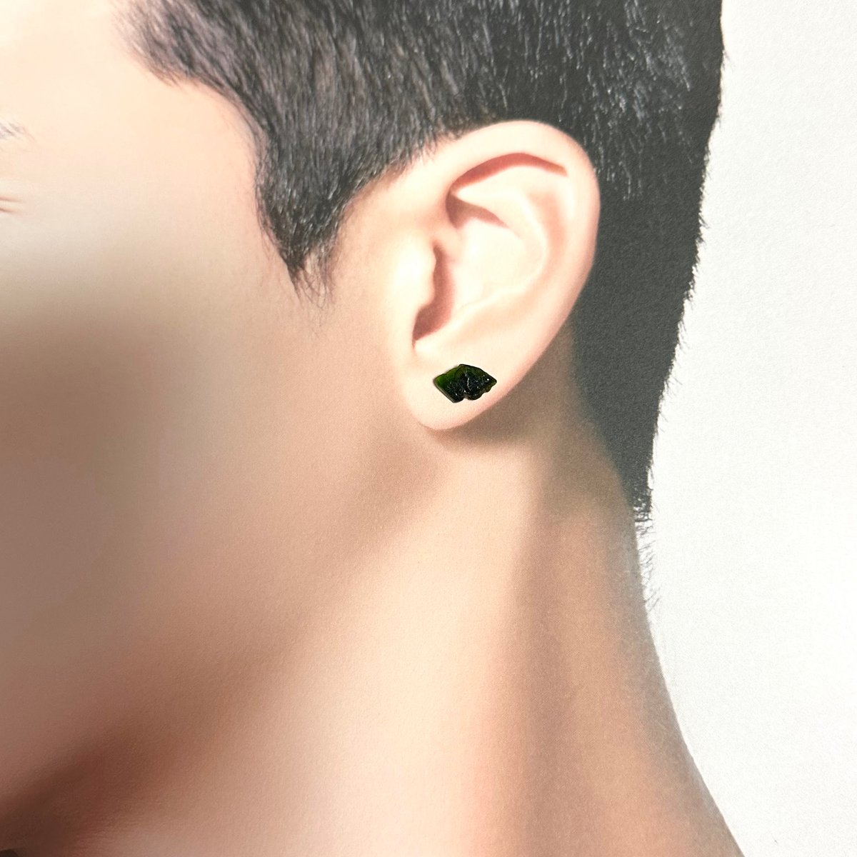 グリーントルマリン原石ピアスセット｜個性きらめく、天然石の一点