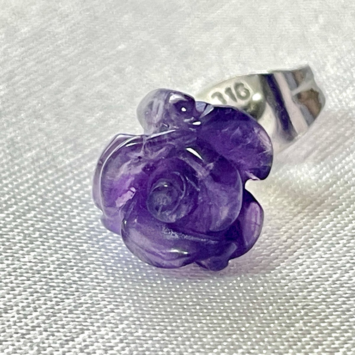 半貴石アート　薔薇　額　アンティークアート　ルビー　サファイア　アメジスト アレルギー対応】天然石薔薇彫刻 アメジストのピアス/サージカル