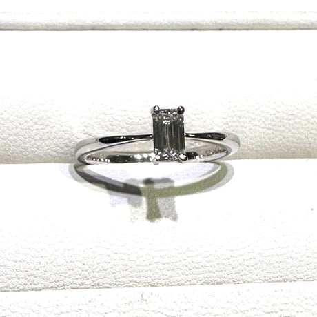 【お客様オーダー品】エメラルドカットのダイヤモンドリング