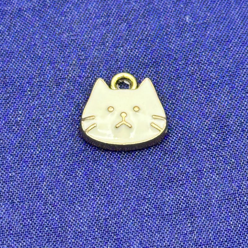 白猫フェイスチャーム 10個セット｜ホワイト×ゴールドエナメル
