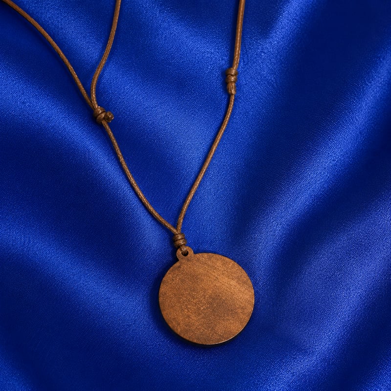 50cm アンティーク　手作り　木工　ネックレス　#43 クリムト《接吻》木製ネックレス｜静かな愛を纏う名画アート