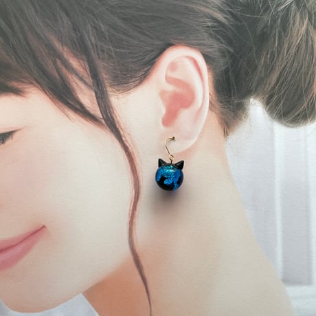 【超希少】ホタルガラス 猫玉ピアス｜アレルギー対応