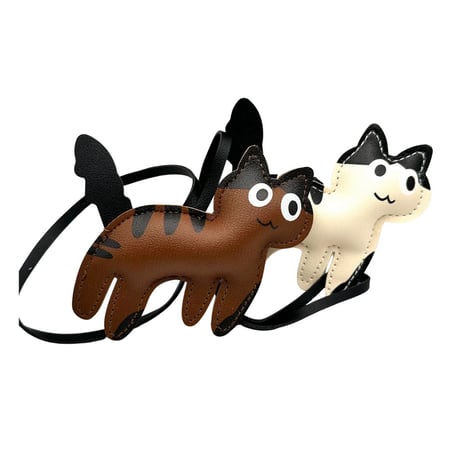 ぷっくり猫チャーム｜通し穴付き・レザー風アクセサリー（全2色）