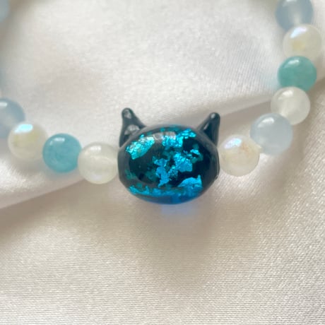 【ねこ守りシリーズ】猫玉の天然石ブレスレット/アクアマリン、ムーンストーン、ホタルガラス｜癒やし