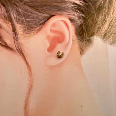 馬蹄（ホースシュー）ピアス｜日々のきらめき