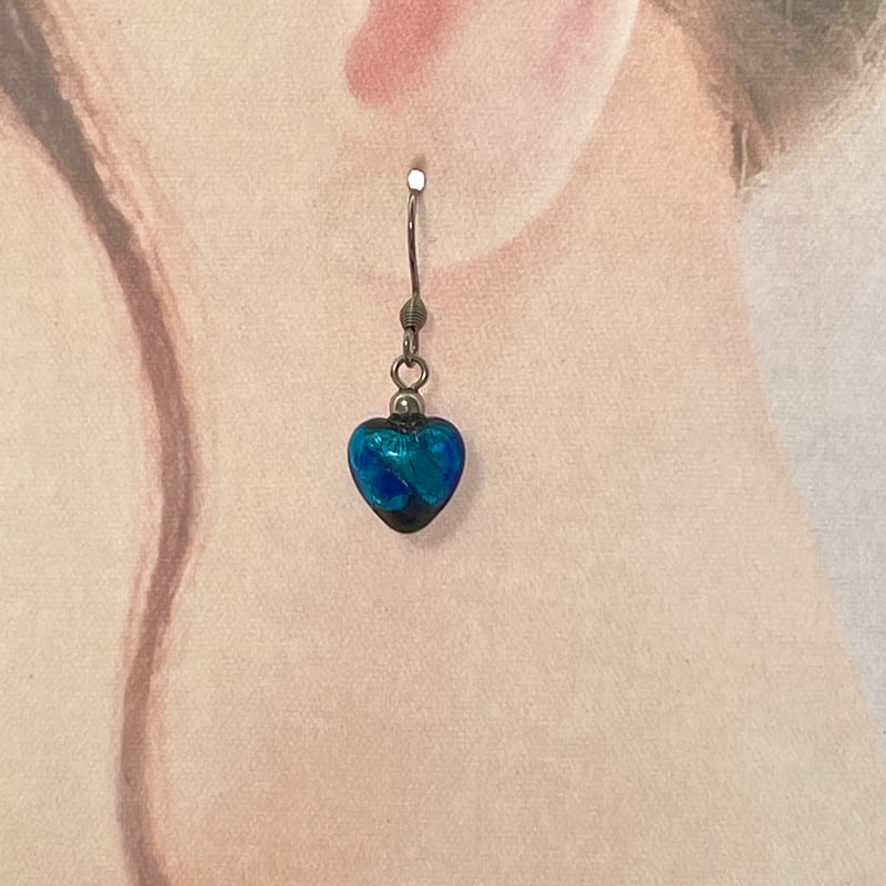 アレルギー対応】沖縄ホタルガラスのハートピアス＊夜の海の煌めき＊青