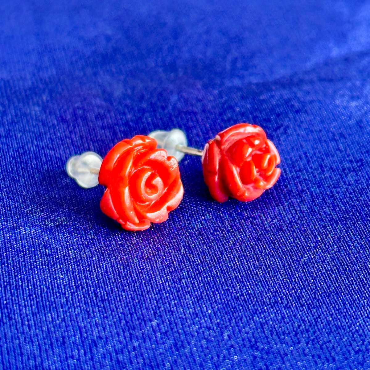 14K 珊瑚 ピアス 薔薇 染め赤珊瑚 レッドコーラル 薔薇 バラ モチーフ / 14kgf ゴールド