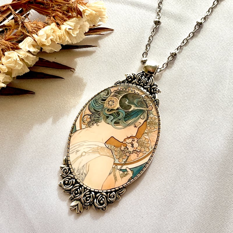 ジュエリー　イラスト　洋書　Jewelry 中世　古代　アクセサリー　ネックレス ミュシャ《桜草》/アンティーク調ローズネックレスL シルバー