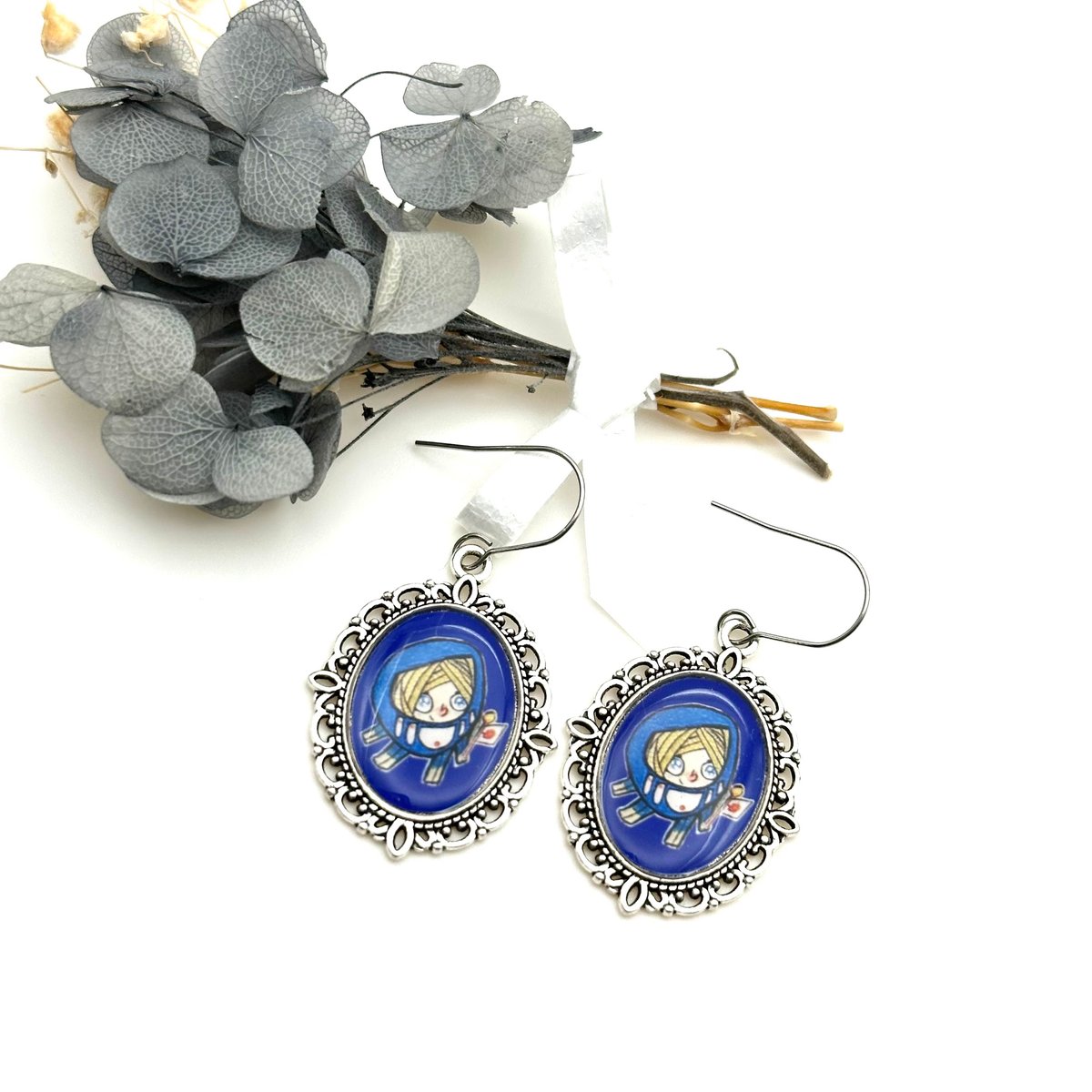 保守派の推し活に｜現代画家ザビちゃんコラボ《日本国旗 青ダルマ