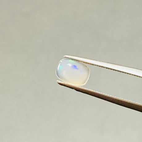 ホワイトオパール0.50ct/オーバル opalルース