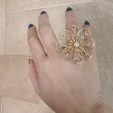 透かし細工の花模様フラワーリング｜フリーサイズ