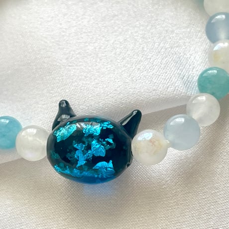 【ねこ守りシリーズ】猫玉の天然石ブレスレット/アクアマリン、ムーンストーン、ホタルガラス｜癒やし