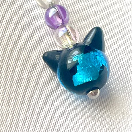 【ねこ守りシリーズ】超希少！ホタルガラス 揺れる猫玉ピアス