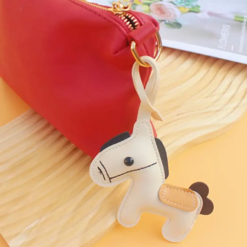 お守りホース｜通し穴付き馬のレザーチャーム | ジュエリー春日