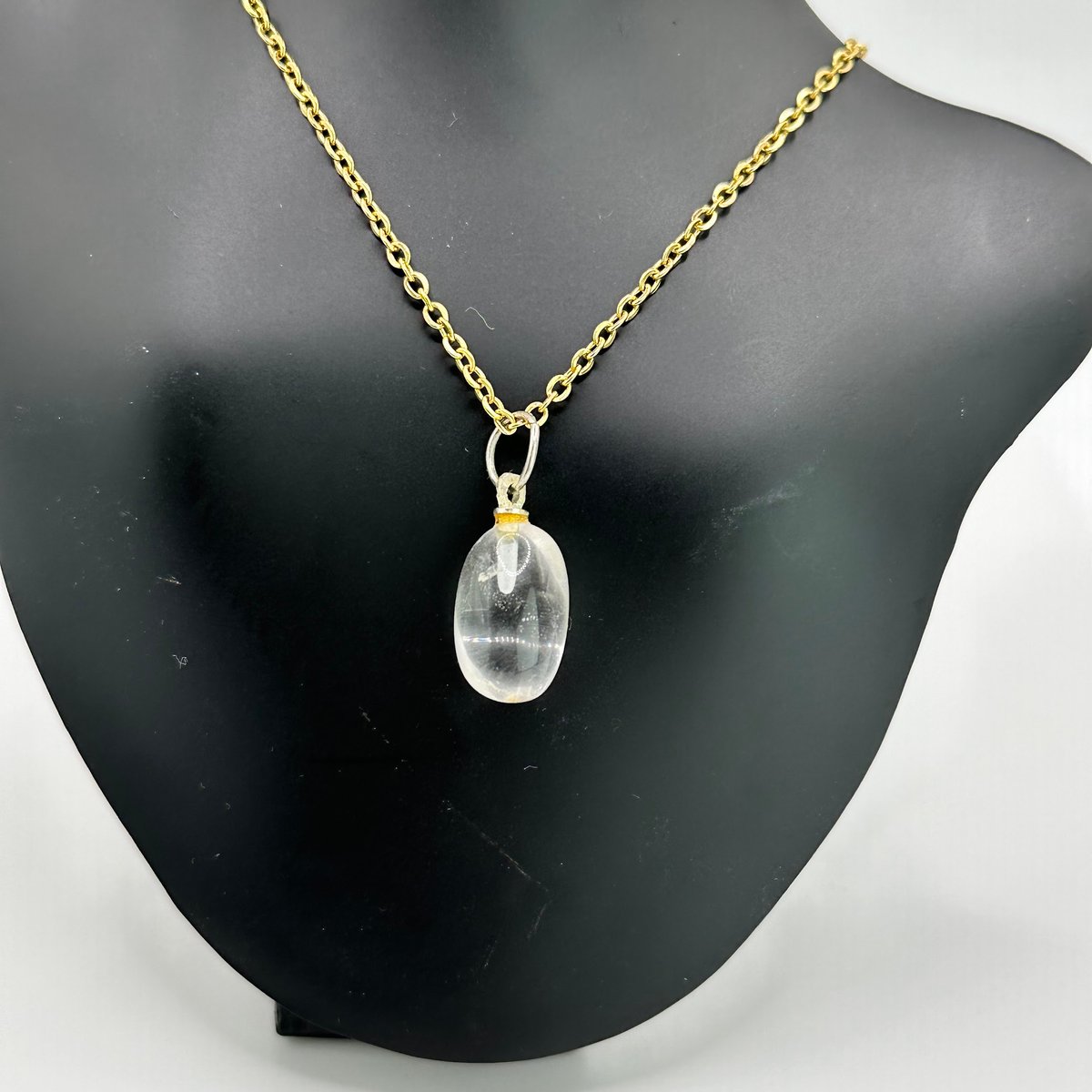 ティアドロップラリマーとクリアー飾り水晶のネックレス ティアドロップラリマーとクリアー飾り水晶のネックレス