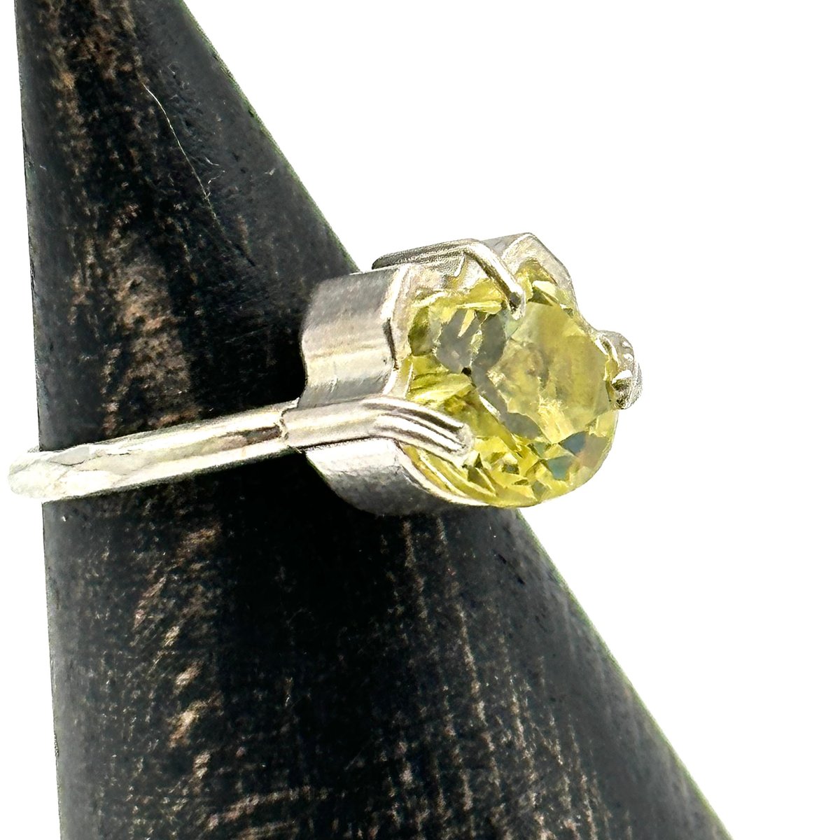 展示品】ねこの匠枠リング|猫カットレモンクォーツ2.79ct 展示品】ねこの匠枠リング|猫カットレモンクォーツ2.79ct