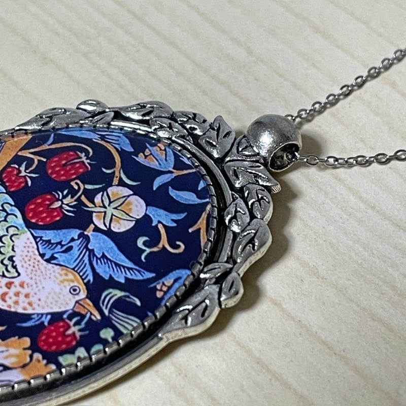 リボンと鳩　ヴィクトリアン　チャーム　イギリス　アンティーク　ネックレス リボンと鳩 ヴィクトリアン チャーム イギリス アンティーク ネックレス