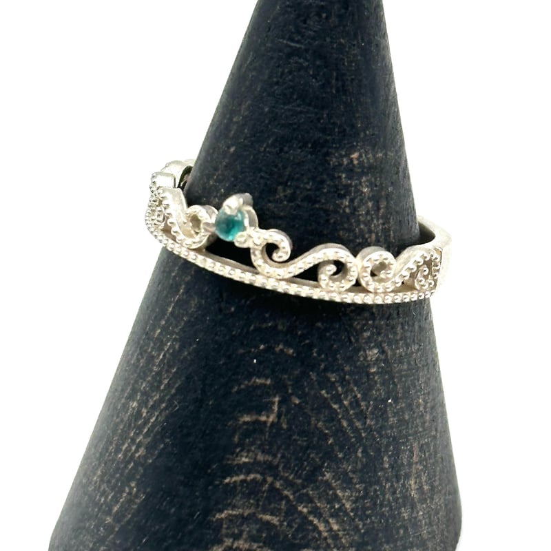 グランディディアライト プリンセスリング｜希少石がきらめく、繊細  