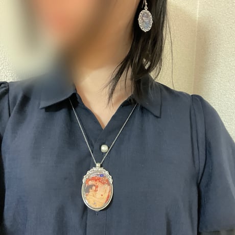 クリムトのアンティーク調ネックレス「人生の三段階」/シルバーカラー