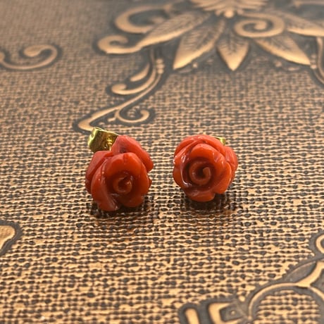 天然石薔薇彫刻 赤珊瑚のスタッドピアス/アレルギー対応