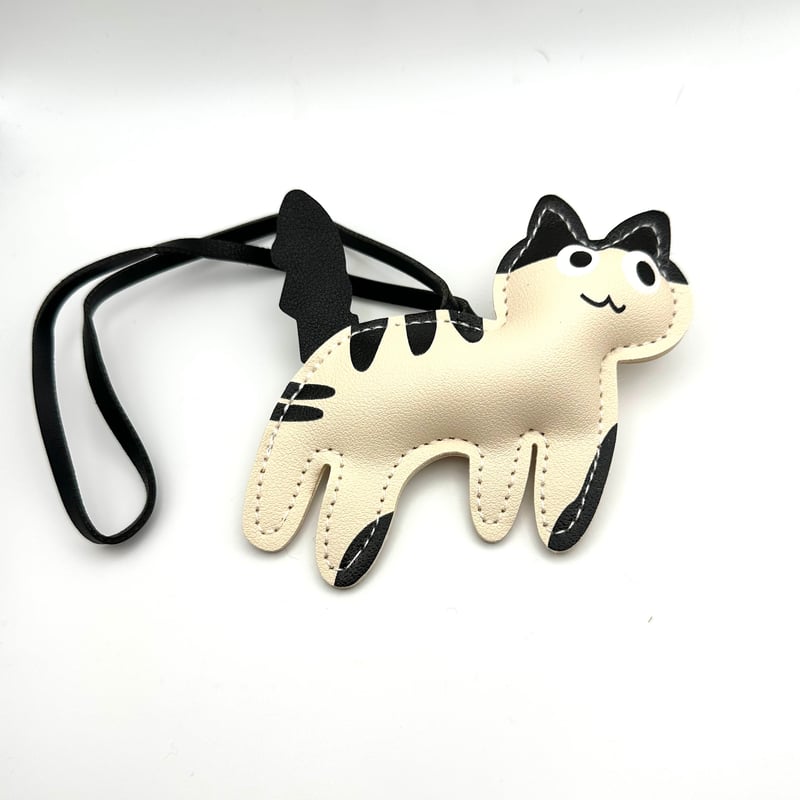 ぷっくり猫チャーム｜通し穴付き・レザー風アクセサリー（全2色