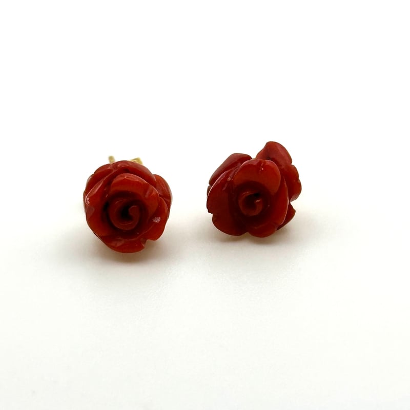 天然石薔薇彫刻 赤珊瑚のスタッドピアス/アレルギー対応