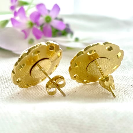【アレルギー対応】手描きのお花ボタンピアス/スタッドピアス/サージカルステンレス