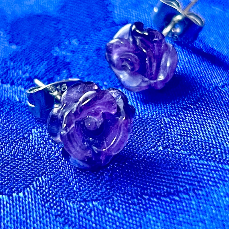 アレルギー対応】天然石薔薇彫刻 アメジストのピアス/サージカル