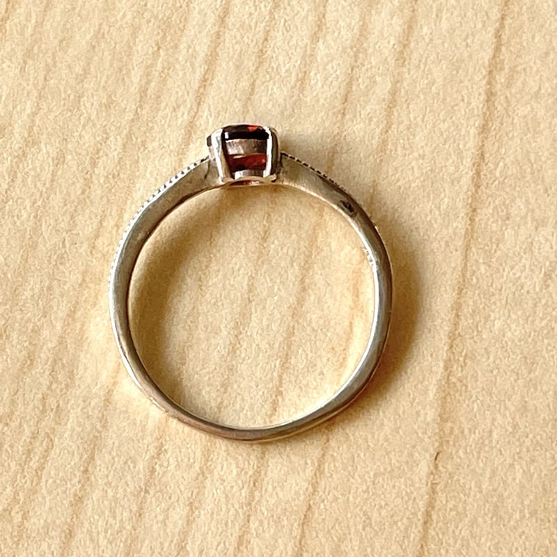 ガーネット 一粒リング/ミル打ちデザイン | ジュエリー春日 ガーネット 一粒リング/ミル打ちデザイン | ジュエリー春日