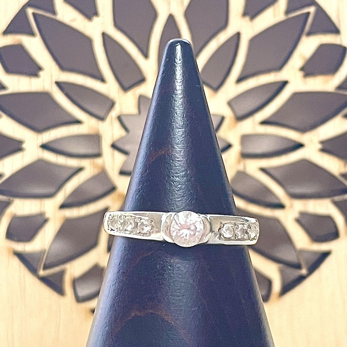 宝石と結婚運の不思議 ラッキー宝石 三大希少石を徹底深堀り！婚約指輪に人気な宝石の種類や特徴を解説