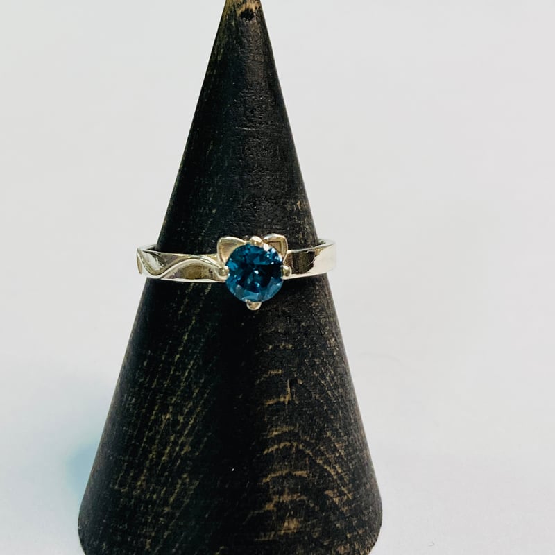 ねこ守りシリーズ】猫ちゃんリング/ブルートパーズ | ジュエリー春日