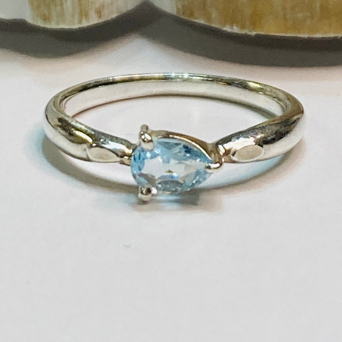 雨のしずくの指輪/スカイブルートパーズ | ジュエリー春日