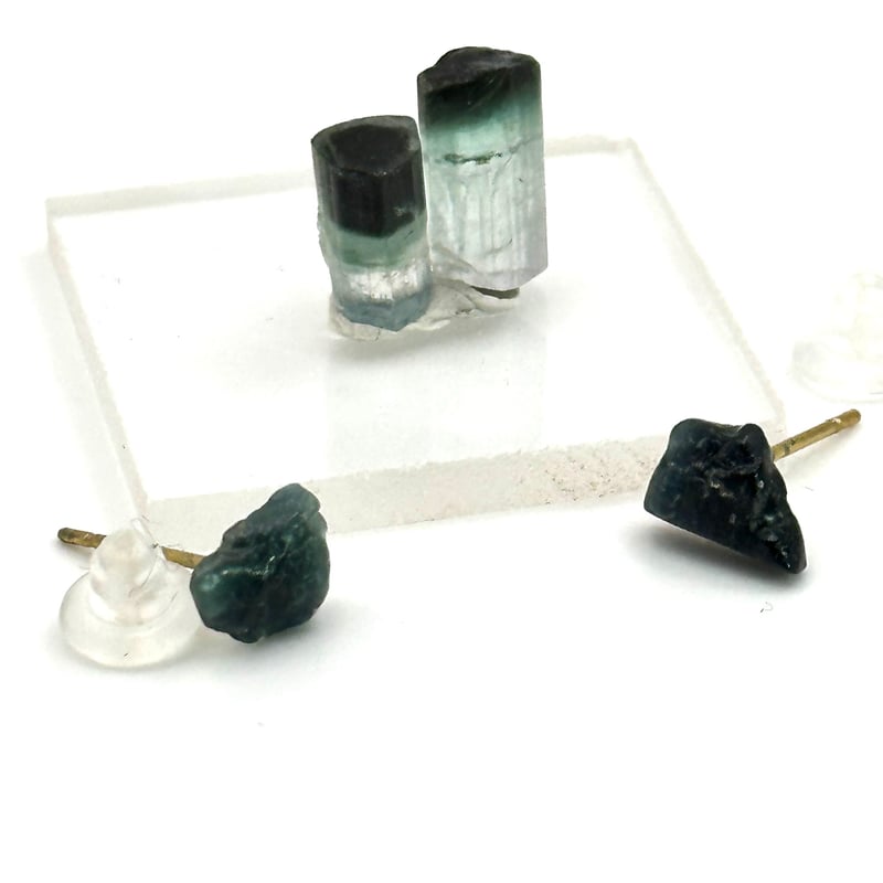 高品質透明感グリーントルマリン原石片耳ピアス1点物
