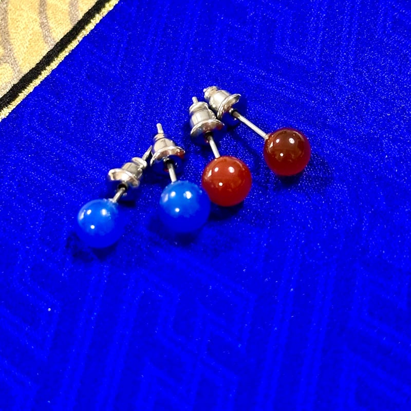 選べるアゲートピアス｜ブルー or レッドの天然石一粒ピアス