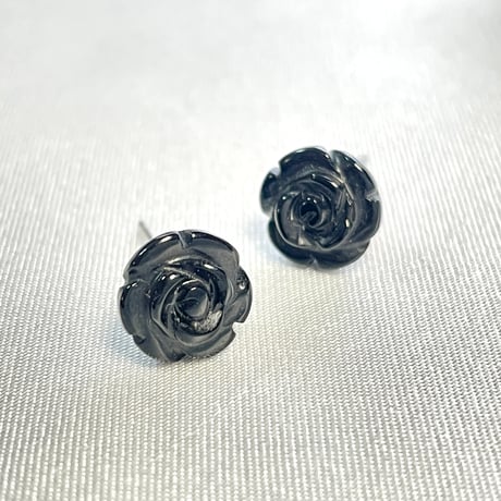 【アレルギー対応】オニキスの薔薇ピアス｜サージカルステンレス｜天然石ピアス