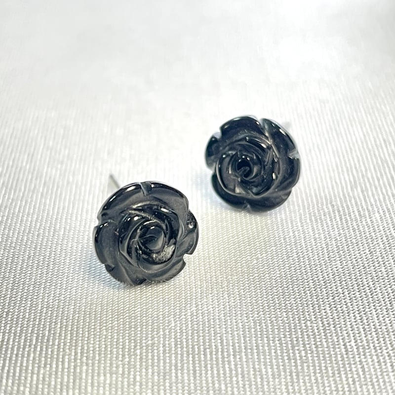 アレルギー対応】オニキスの薔薇ピアス｜サージカルステンレス｜天然石