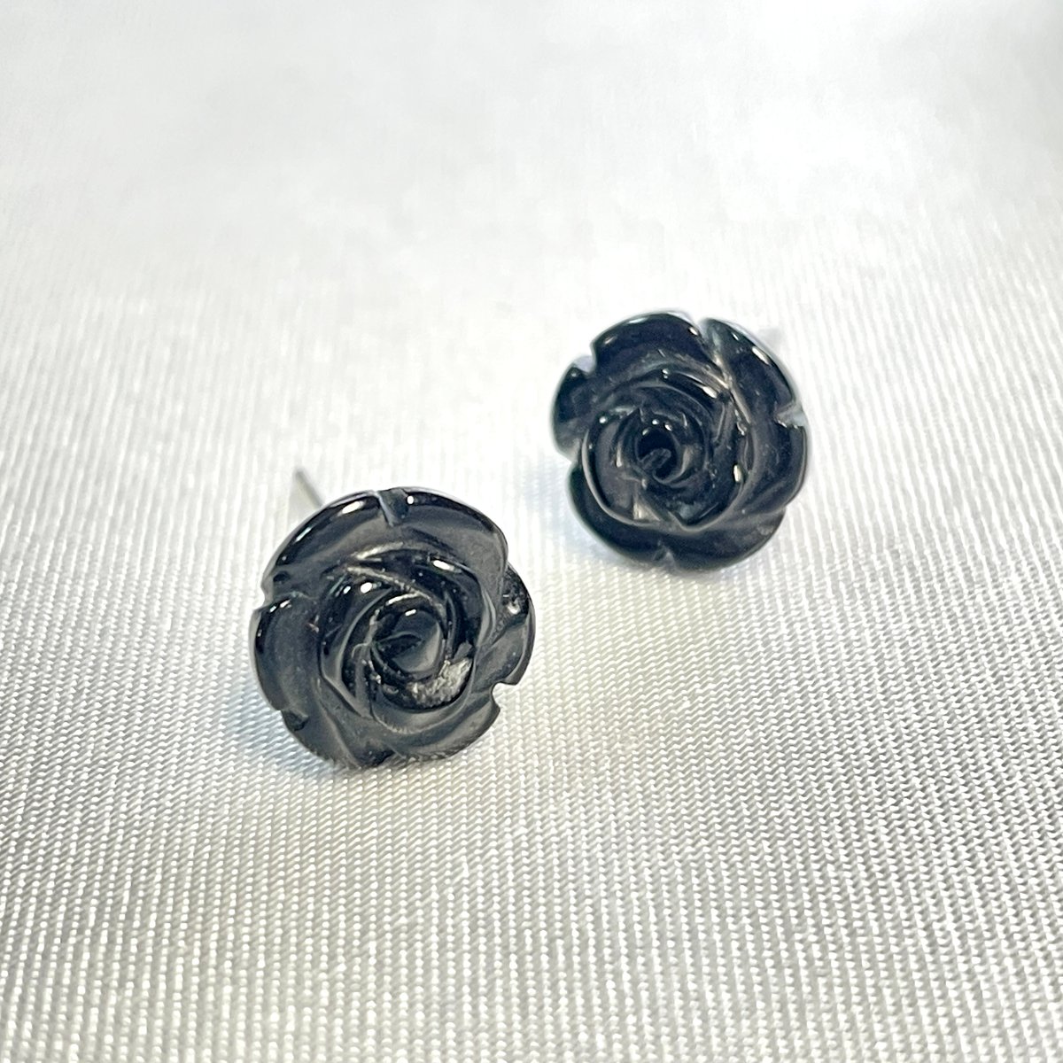 アレルギー対応】オニキスの薔薇ピアス｜サージカルステンレス｜天然石