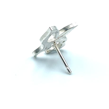 幸運を纏う エメラルド ラビットピアス（片耳）
