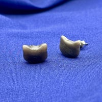 黒曜石 猫ピアス｜お守りオブシディアンのシンプル猫アクセサリー