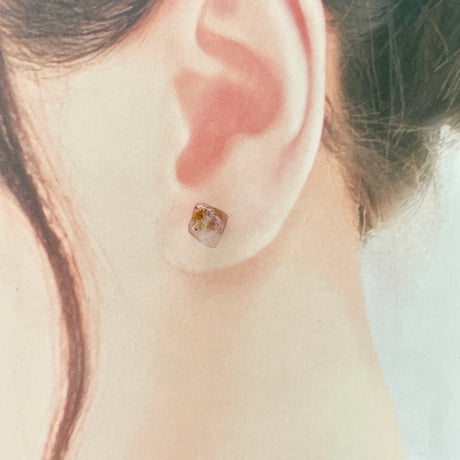 ストロベリークオーツの原石ピアス