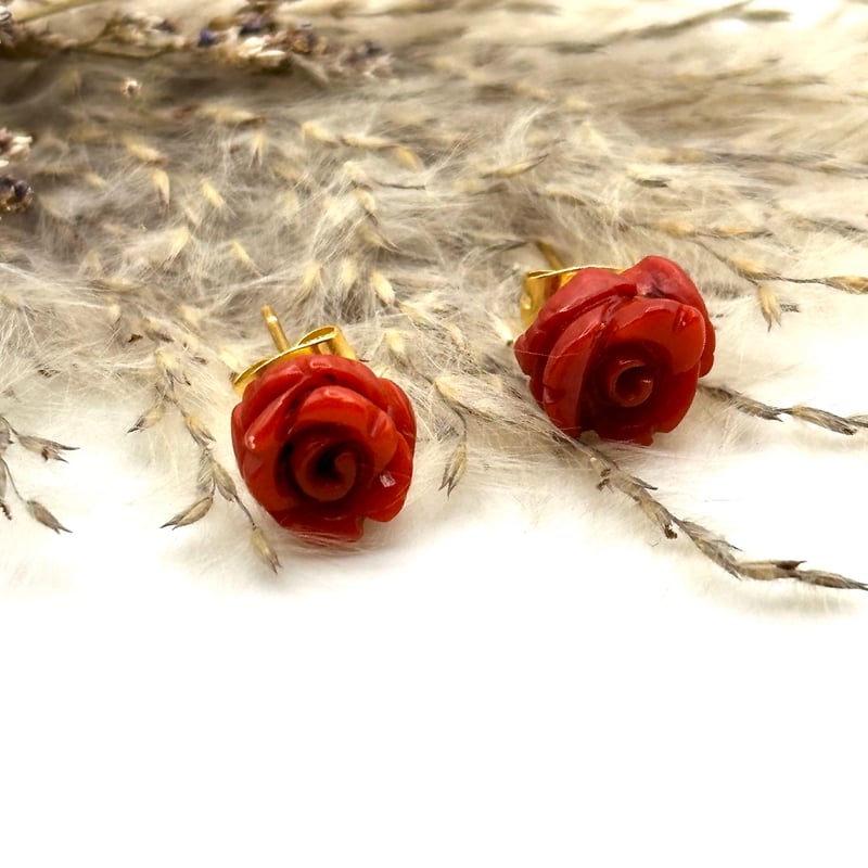 天然石薔薇彫刻 赤珊瑚のスタッドピアス/アレルギー対応 | ジュエリー春日