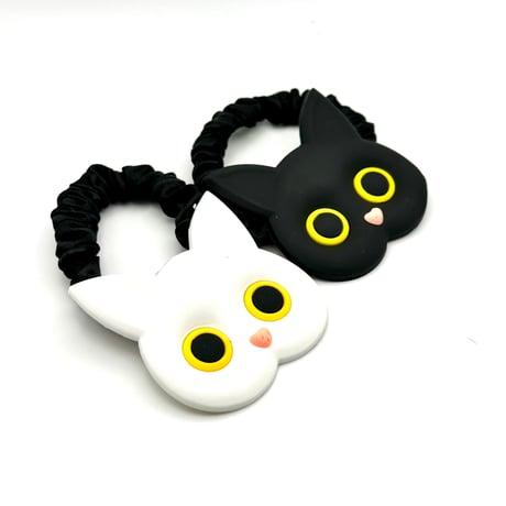 にゃんこヘアゴムセット（白猫×黒猫）｜親子でお揃い・猫好きさんに贈るぷっくりフェイス（2個セット）
