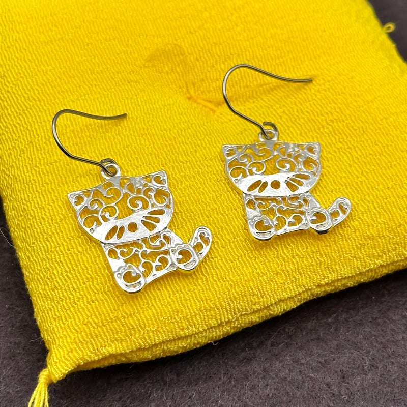 handmade ❁⃘*.゜ 漢字レジンと和柄にゃんこの猫ピアス handmade ❁⃘*.゜ 漢字レジンと和柄にゃんこの猫ピアス handmade ⃘