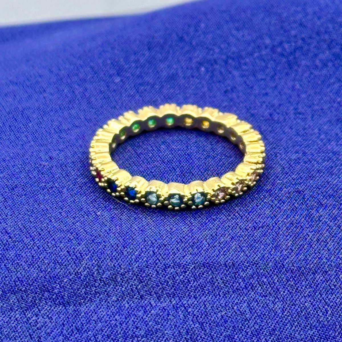 マルチカラーストーン エタニティリング｜指元を彩るカラフル