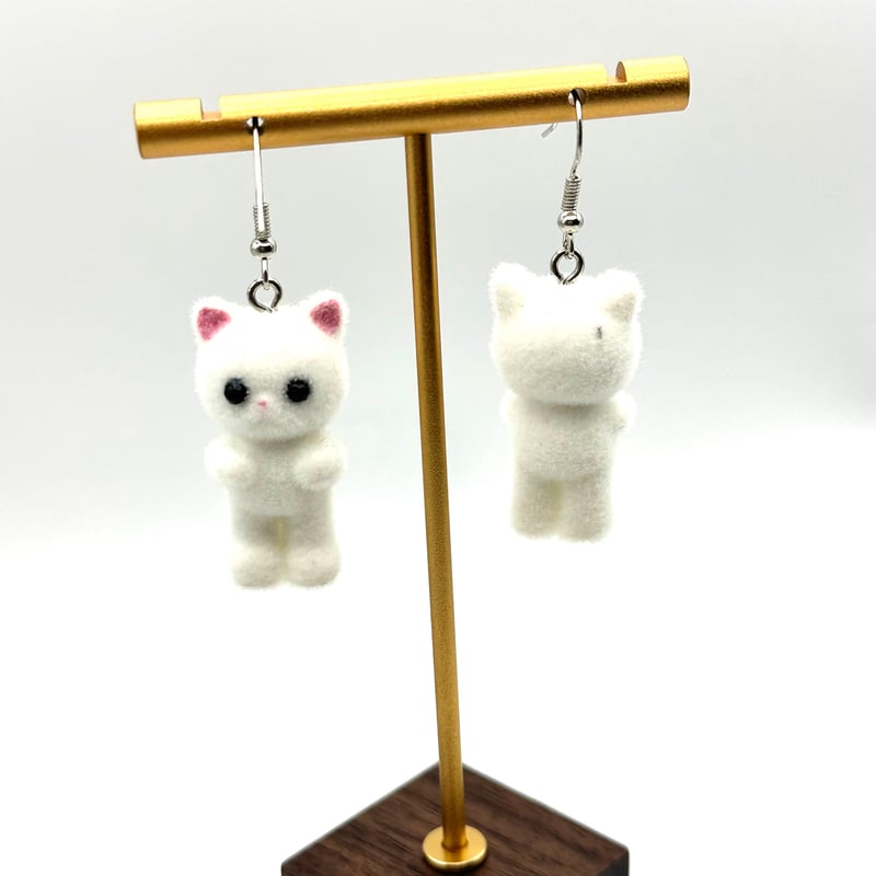 レジンピアス☆クリスマス猫ちゃん⑥ レジンピアス☆クリスマス 猫ちゃんホワイト系